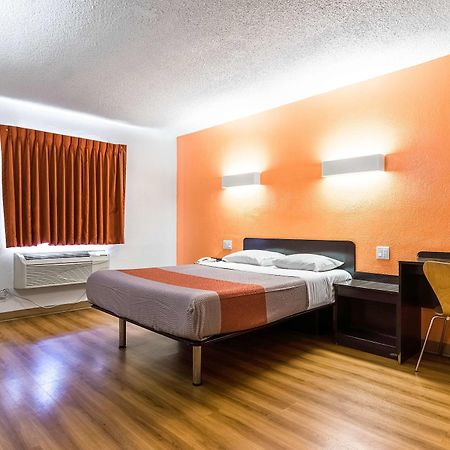 Motel 6-Long Beach, Ca - International City Bagian luar foto