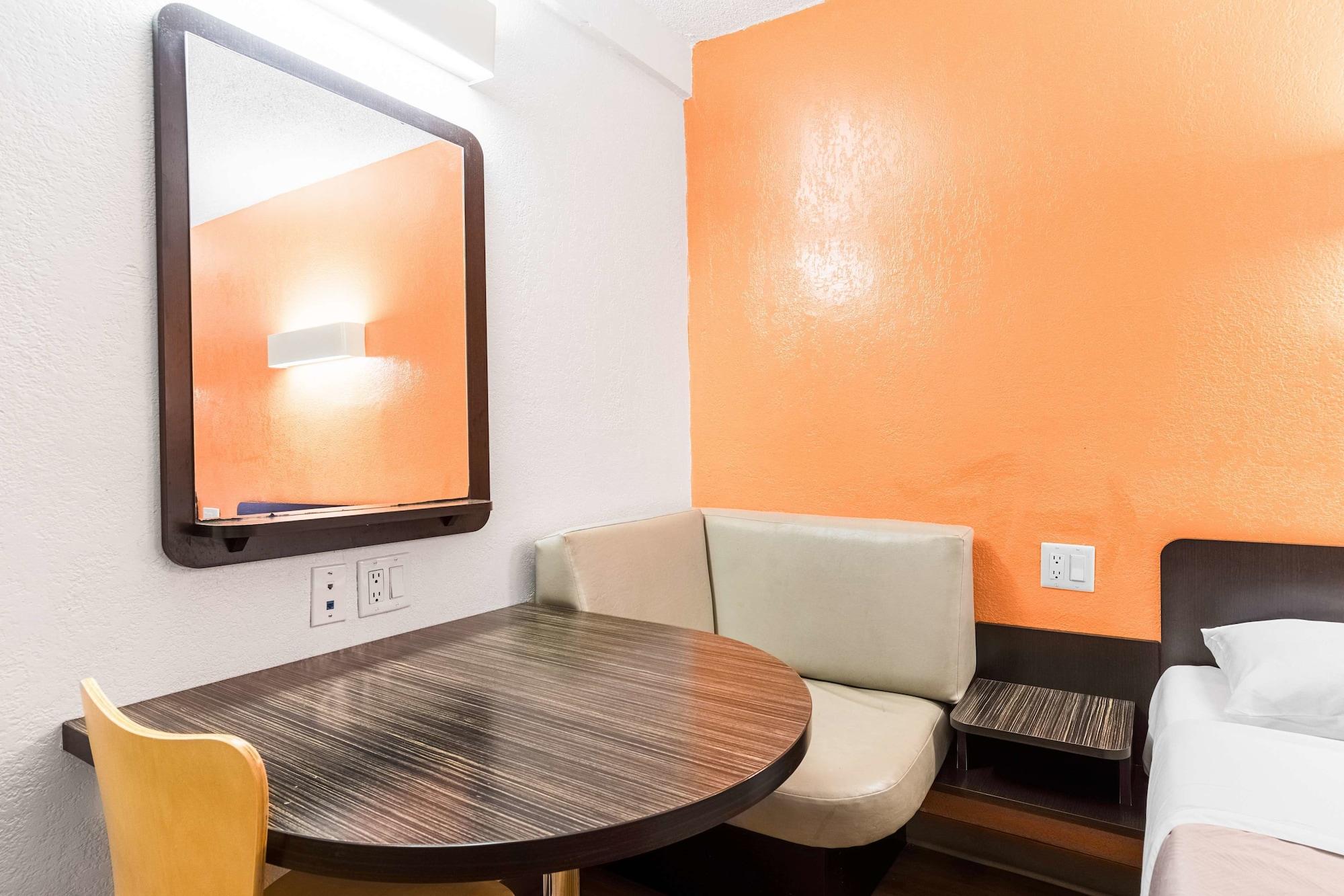 Motel 6-Long Beach, Ca - International City Bagian luar foto