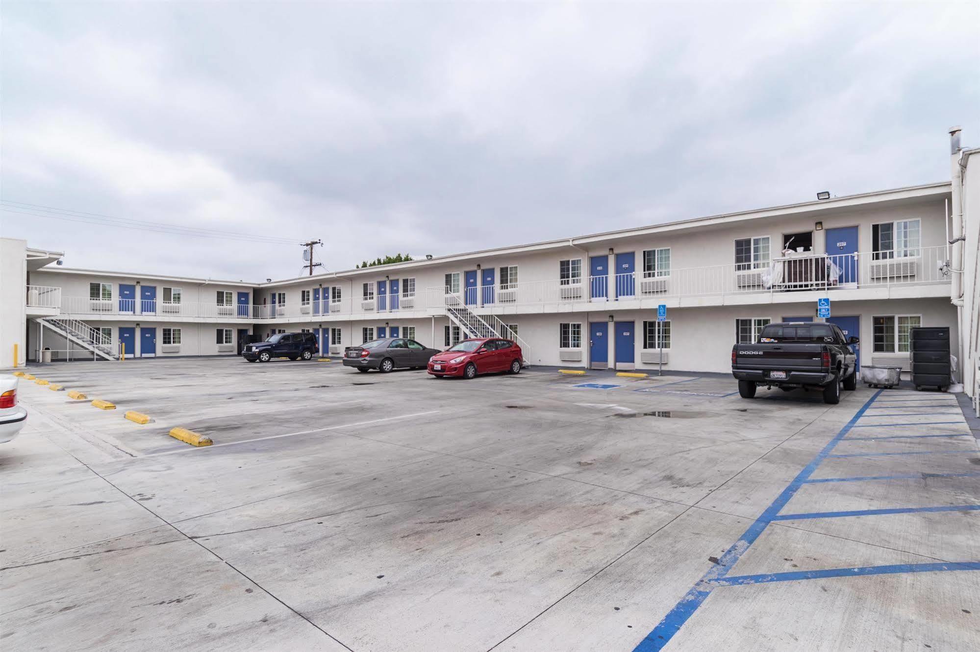 Motel 6-Long Beach, Ca - International City Bagian luar foto