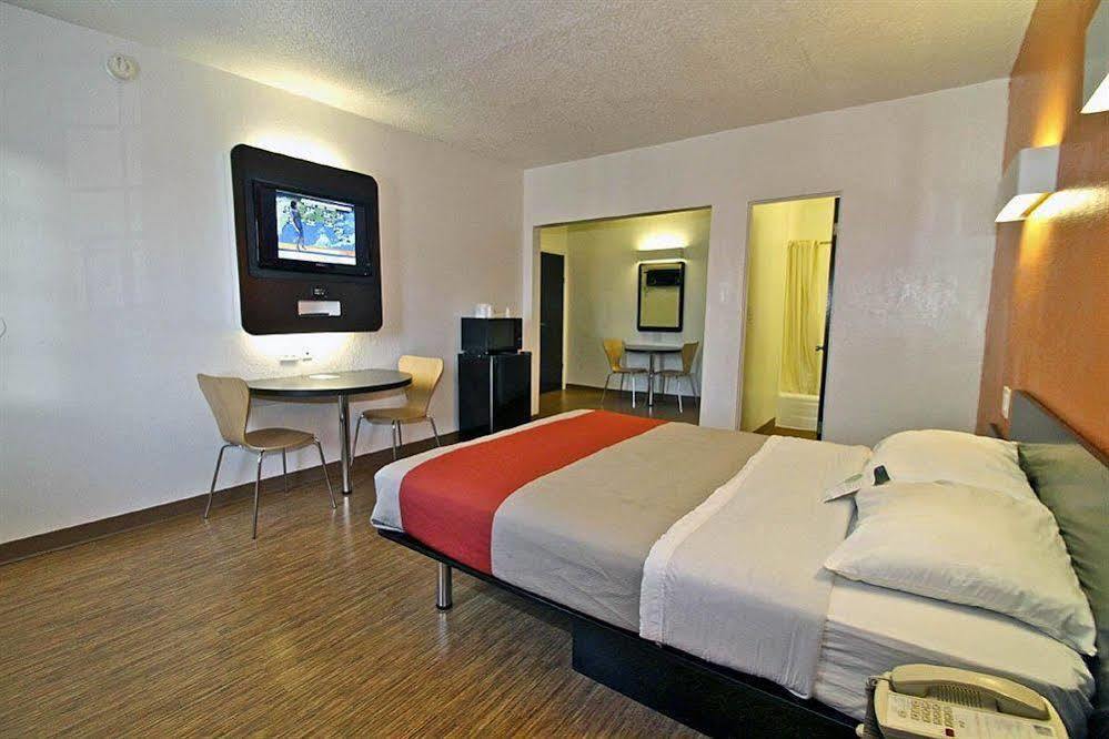 Motel 6-Long Beach, Ca - International City Bagian luar foto