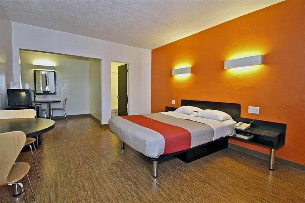 Motel 6-Long Beach, Ca - International City Bagian luar foto